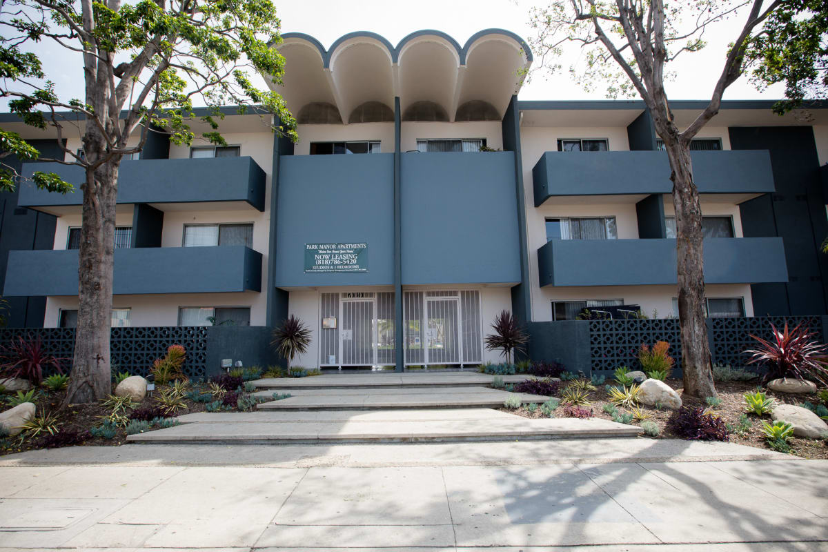 Photos and Video of Park Manor Apartments in Van Nuys, CA
